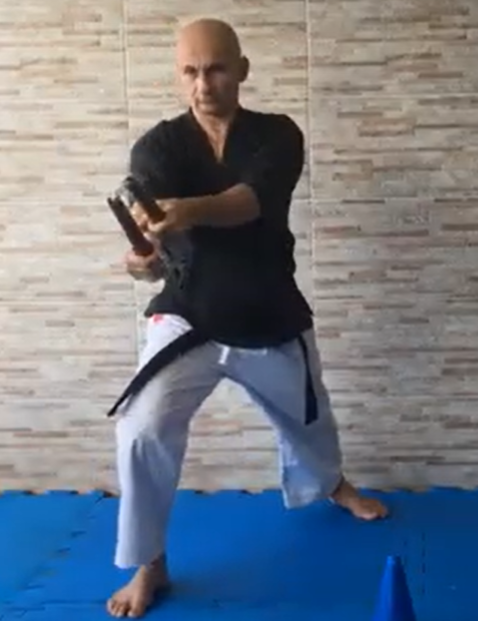 Kobudo Seitokan - Nunchaku - Estocada frontal