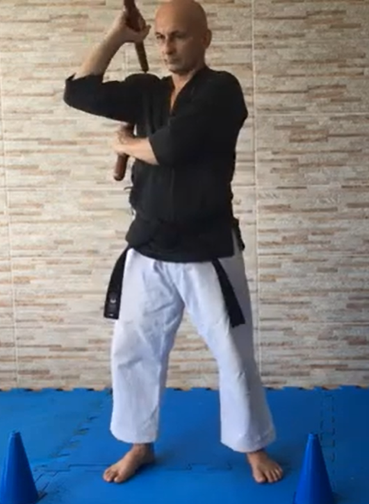 Kobudo Seitokan - Nunchaku - Balanço com troca de mão