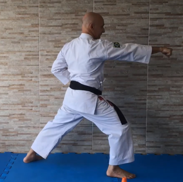 Fundamentos do Karate - Oi Zuki